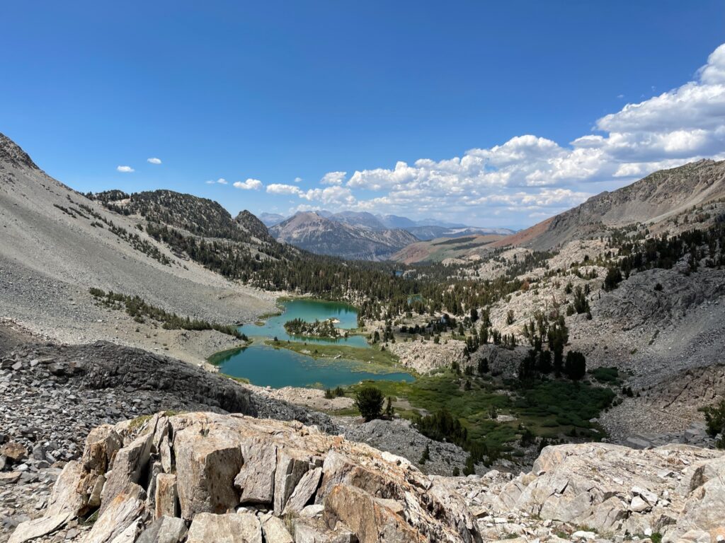 Scenic view along the Duck Pass and Pika Lake Trail in Mammoth, California, part of the Sierra Nevada range, a popular peak travel destination for outdoor enthusiasts.