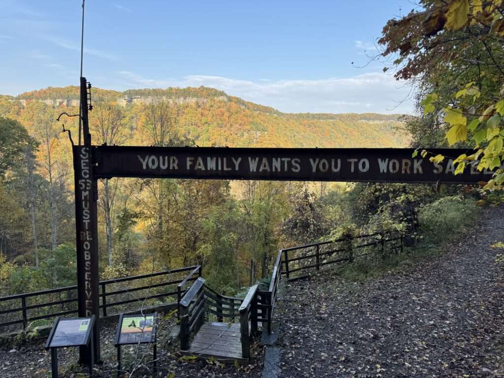 Viewpoint along Kamoor Mines Trail in New River Gorge National Park 